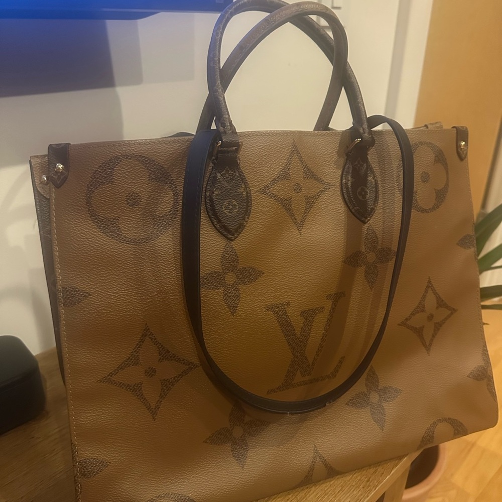 Louis Vuitton Brown Monogram Tote with Tan Handles - Picture 4 of 15